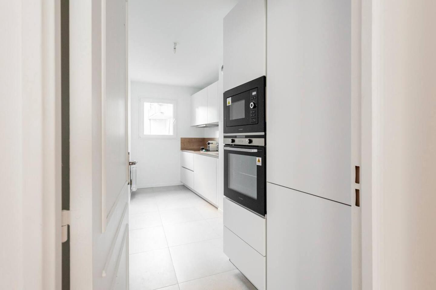 3 Bedroom Flat Close Montmartre Apartment Paris