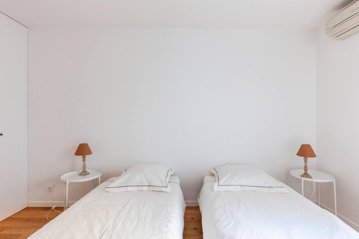 3 Bedroom Flat Close Montmartre Apartment *