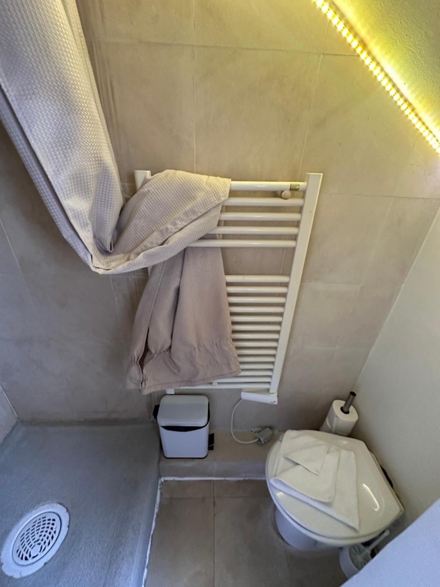 Marais Rooftop Studio - Metro Filles Du Calvaire Apartment Paris