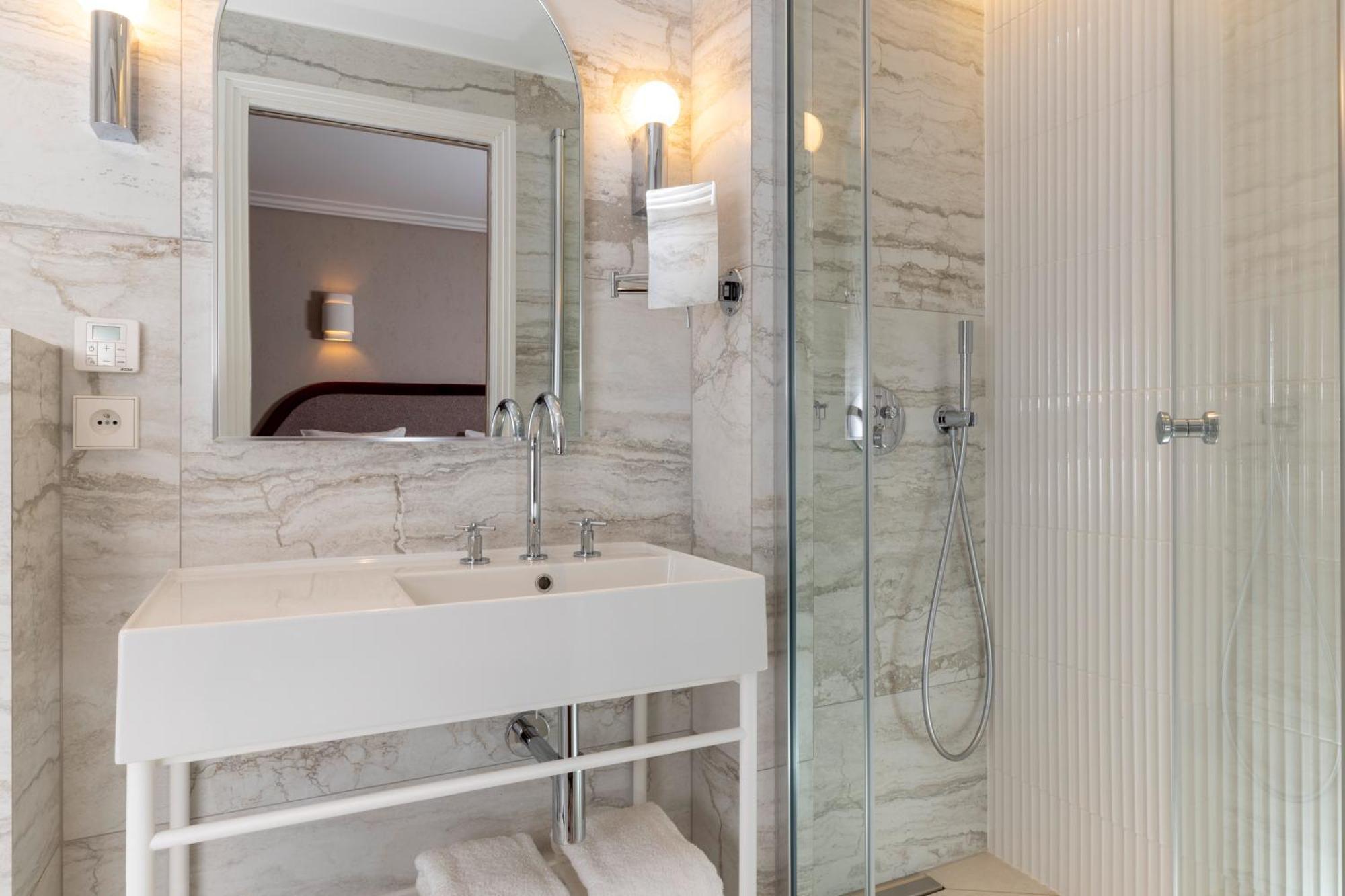 Des Carmes Hotel 4*