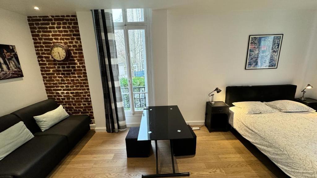 Gorgeous Eiffel Tower Apartment *