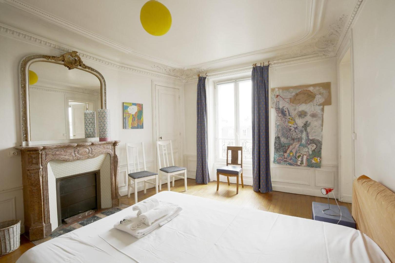 Spacious With 3 Bedrooms - Tour Eiffel Apartment
