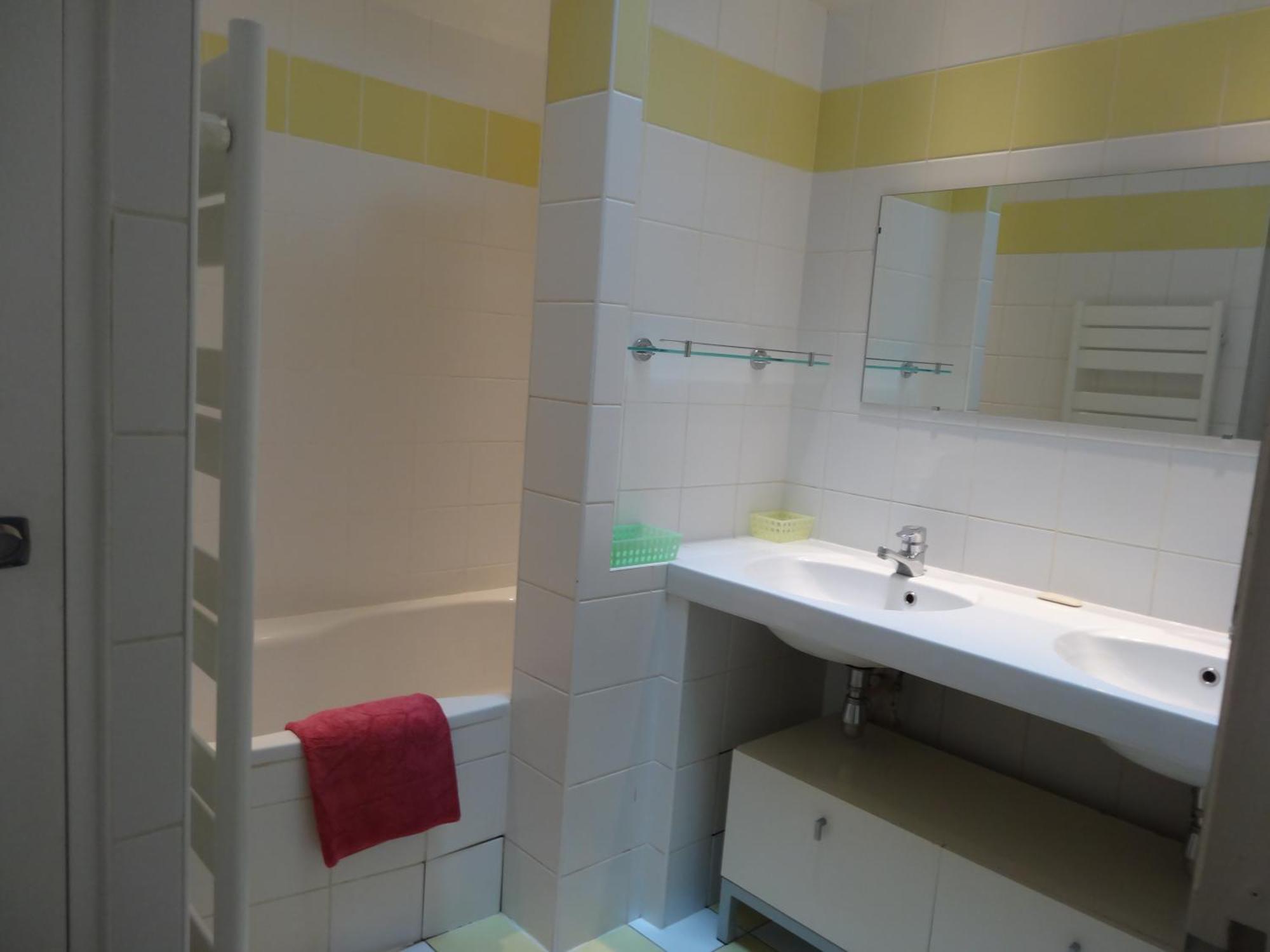 Chambre Privee Chez L'habitant - La Campagne A Homestay *