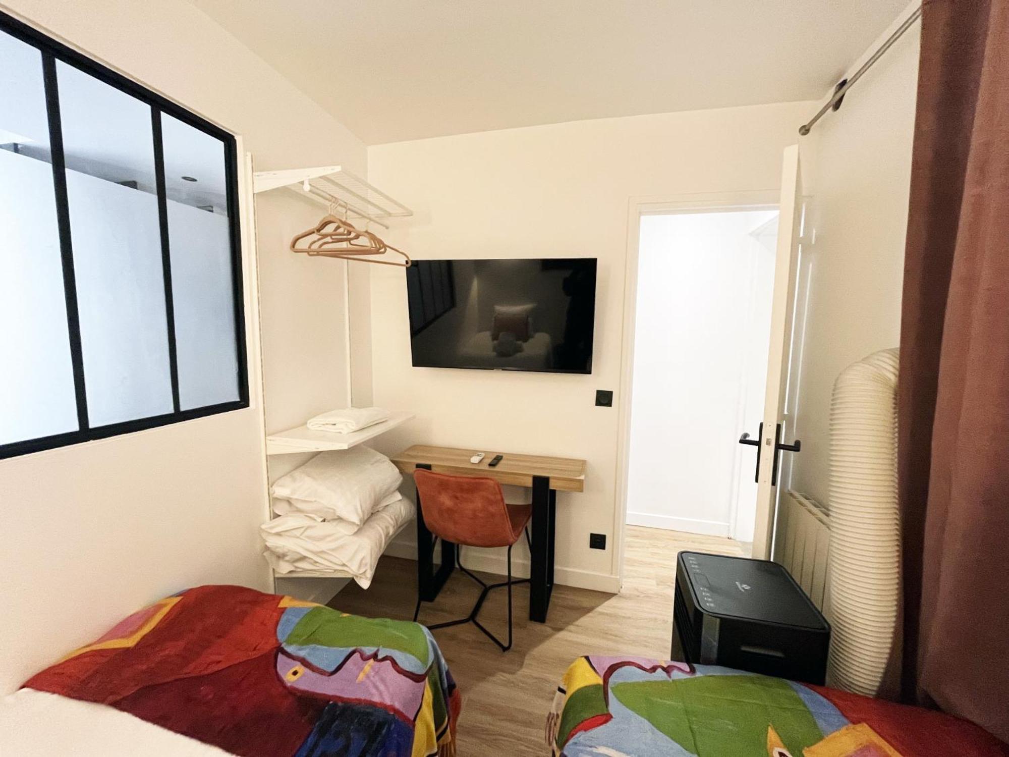 Urban Flat 172 - Pretty Flat Gaite Montparnasse Cinema Apartment *