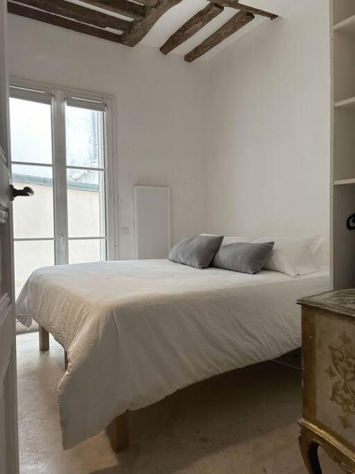 Appartement Duplex Sur 2 Etages - Le Marais - Centre Paris