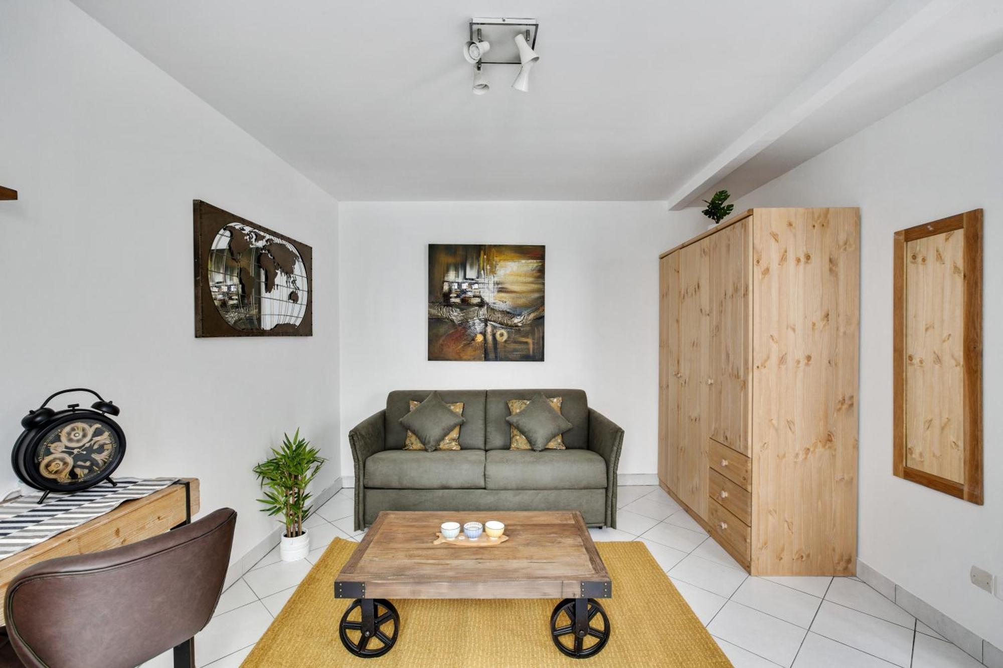 Chic Studio With Terrace In Paris