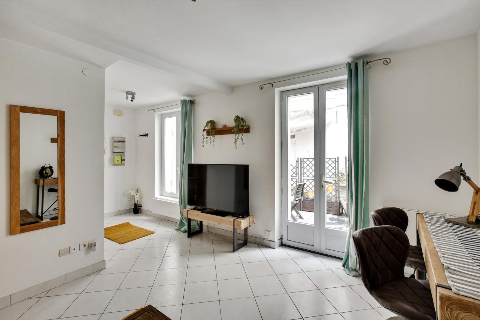 Chic Studio With Terrace In Apartment *