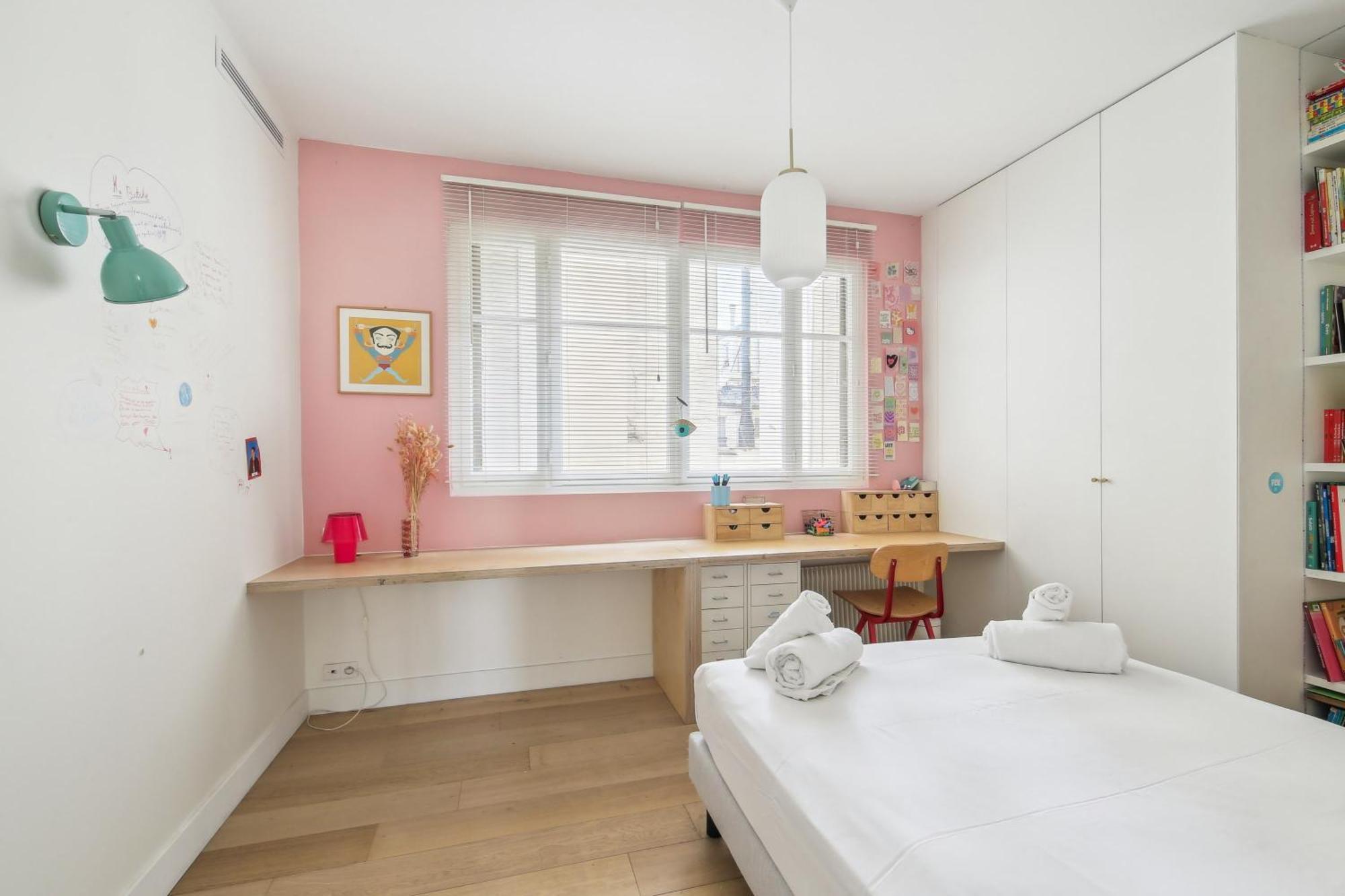 Apt Avec Balcon Design Par Fleur Delesalle 6 Pers Apartment Paris