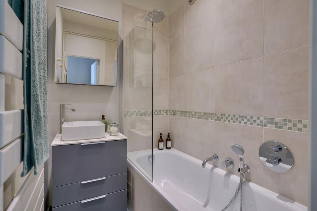 Superb 1 Bed Flat 5min Walk From The Louvre Apartamento