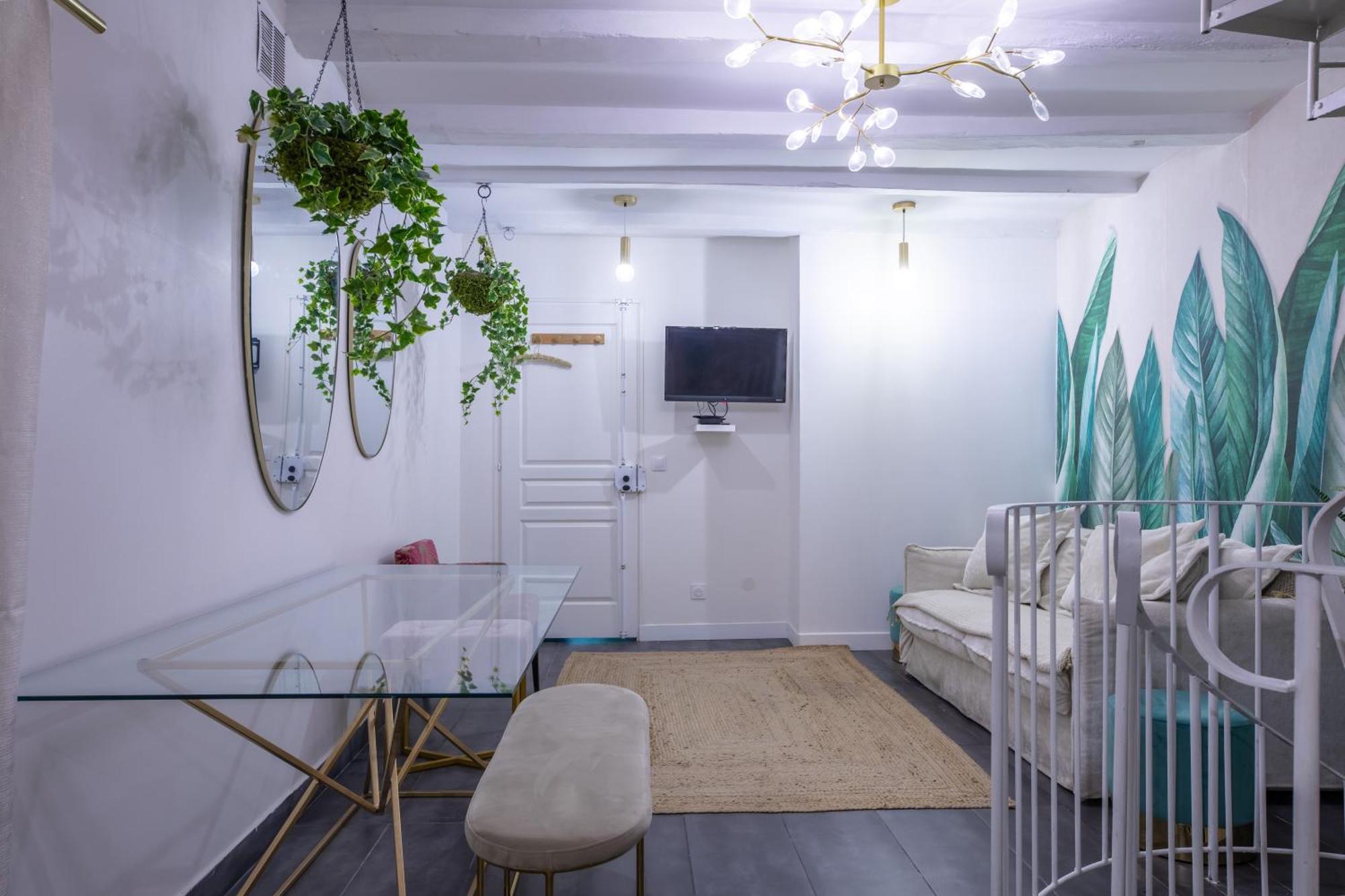 - Le Louvre Working & Living Apartment *