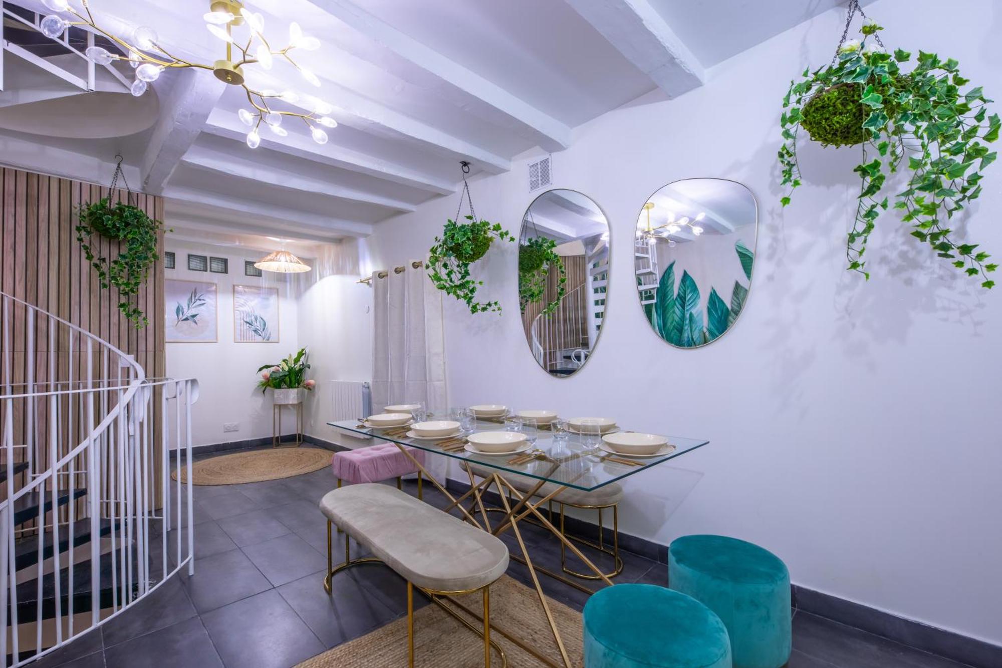 - Le Louvre Working & Living Apartment