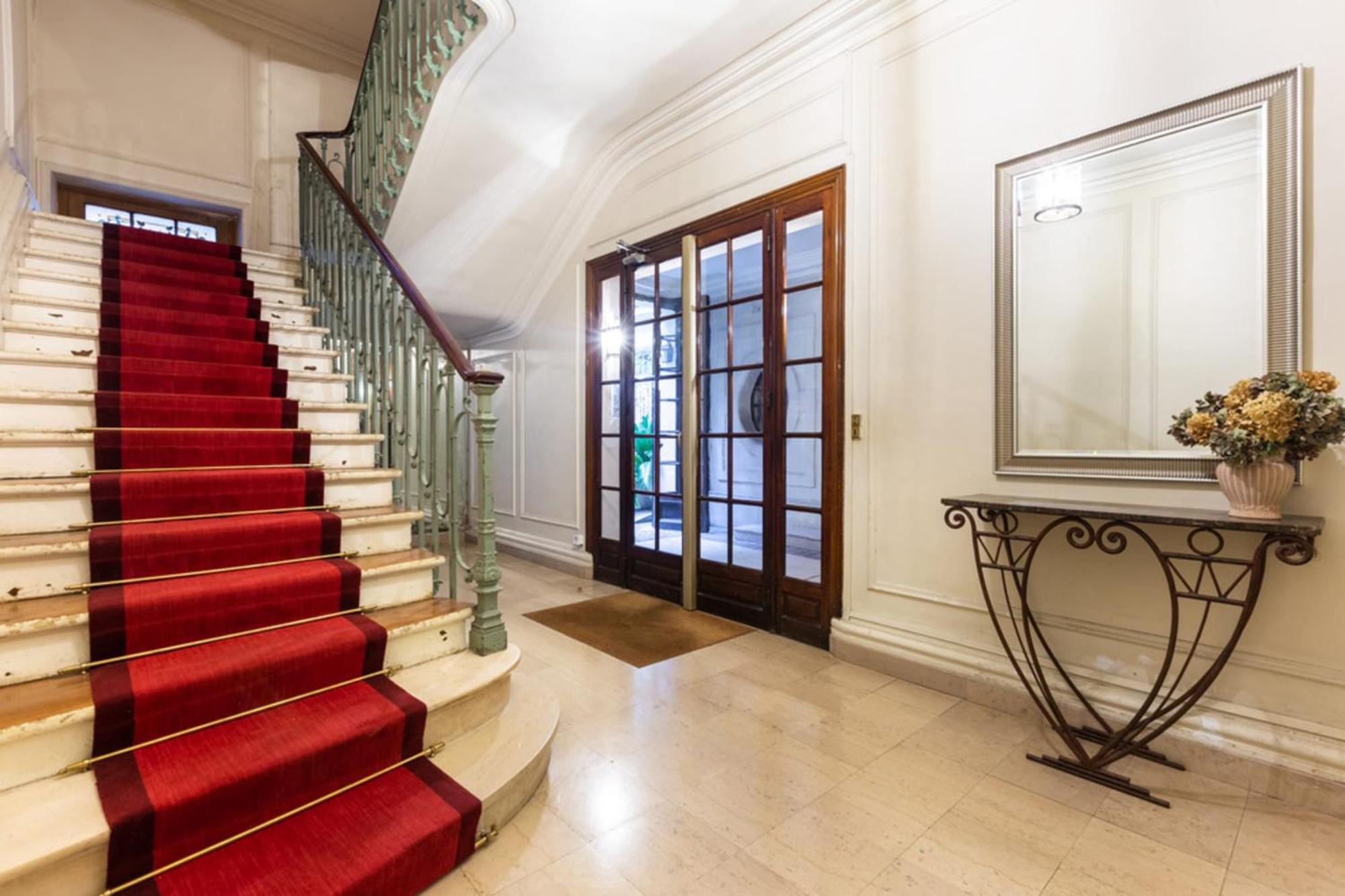 Spacious And Pleasant Nest 2 Steps From Montmartre Paris