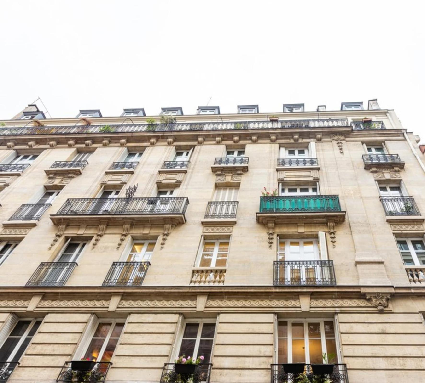 Spacious And Pleasant Nest 2 Steps From Montmartre