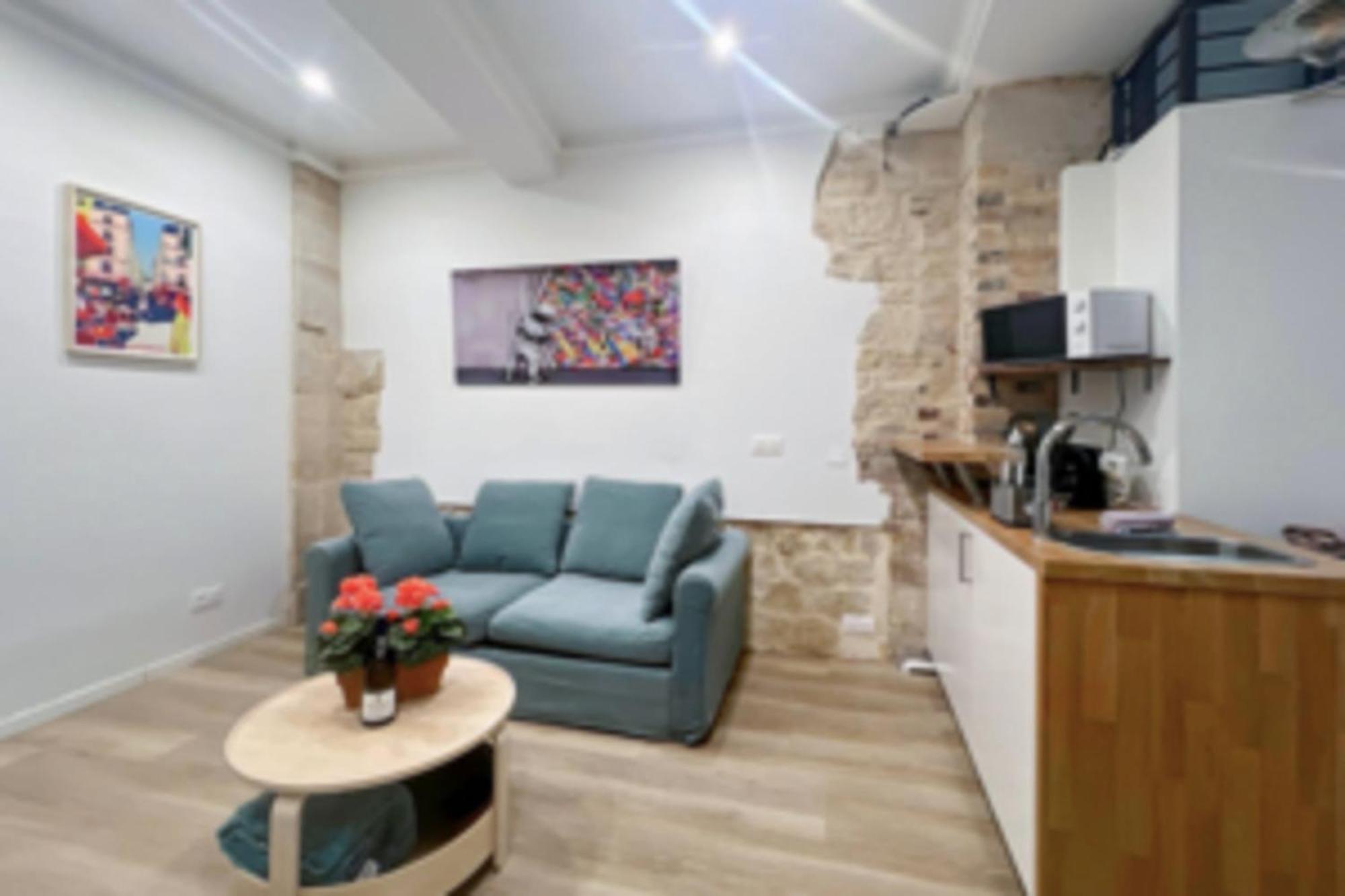 Ideally Located And Atypical In Apartment *