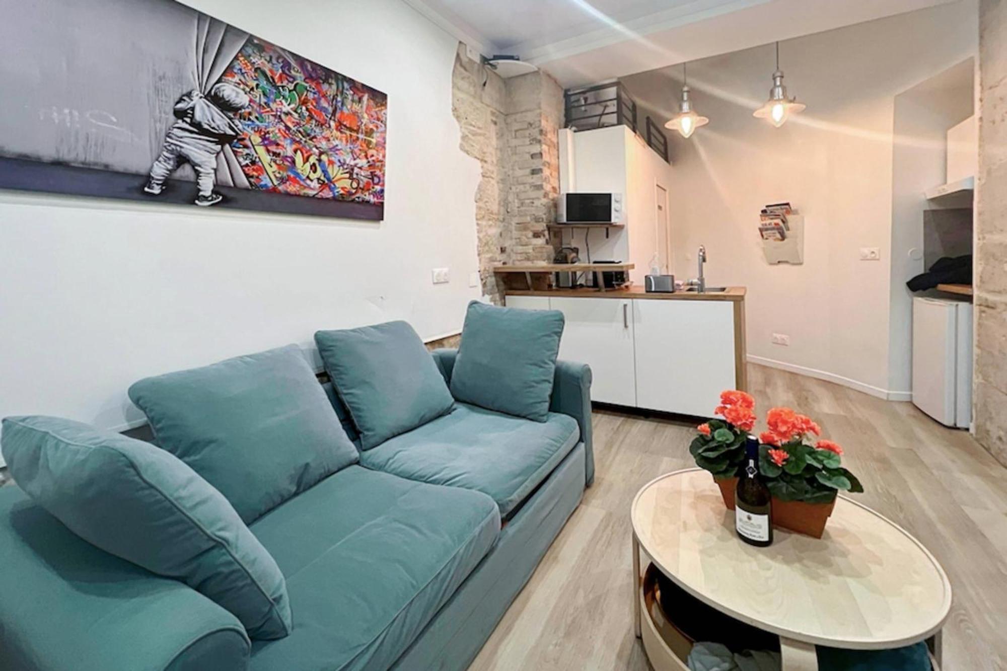 Ideally Located And Atypical In Apartment