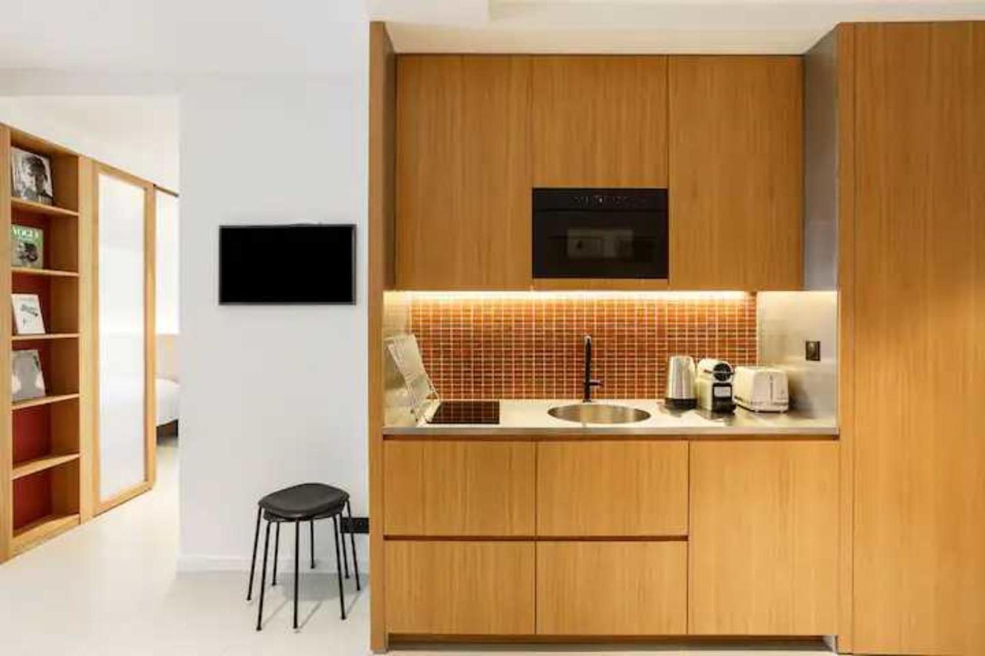 13 - Voltaire Apartment