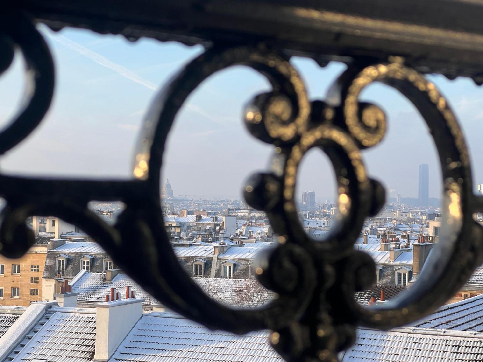 With Fabulous View On Roofs Séjour chez l'habitant *