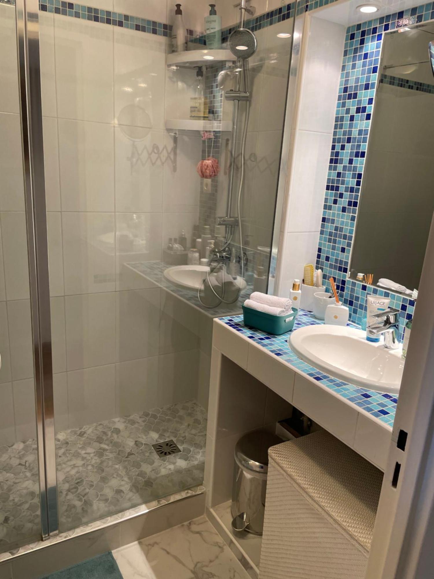 Avec Salle De Bain A Partager - *