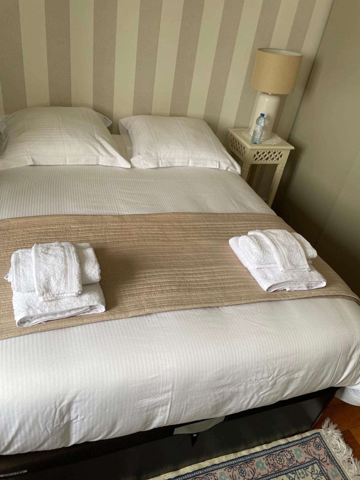 Avec Salle De Bain A Partager - * Paris
