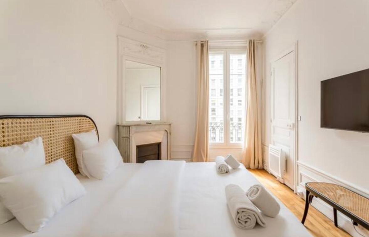 Bed & Breakfast Luxury Suites Tour Eiffel View