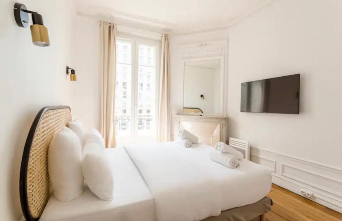 Luxury Suites Tour Eiffel View Bed & Breakfast