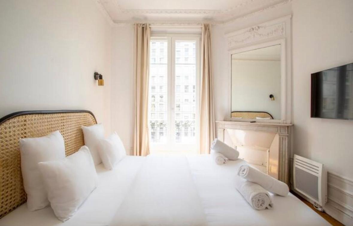 Luxury Suites Tour Eiffel View