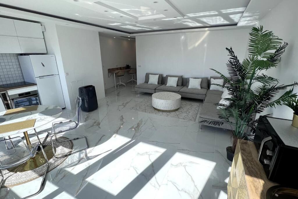 Apartment With Amazing View Of + Parking