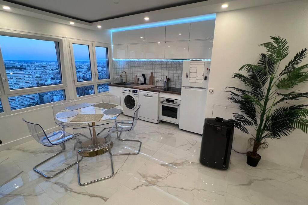 With Amazing View Of + Parking Apartment *