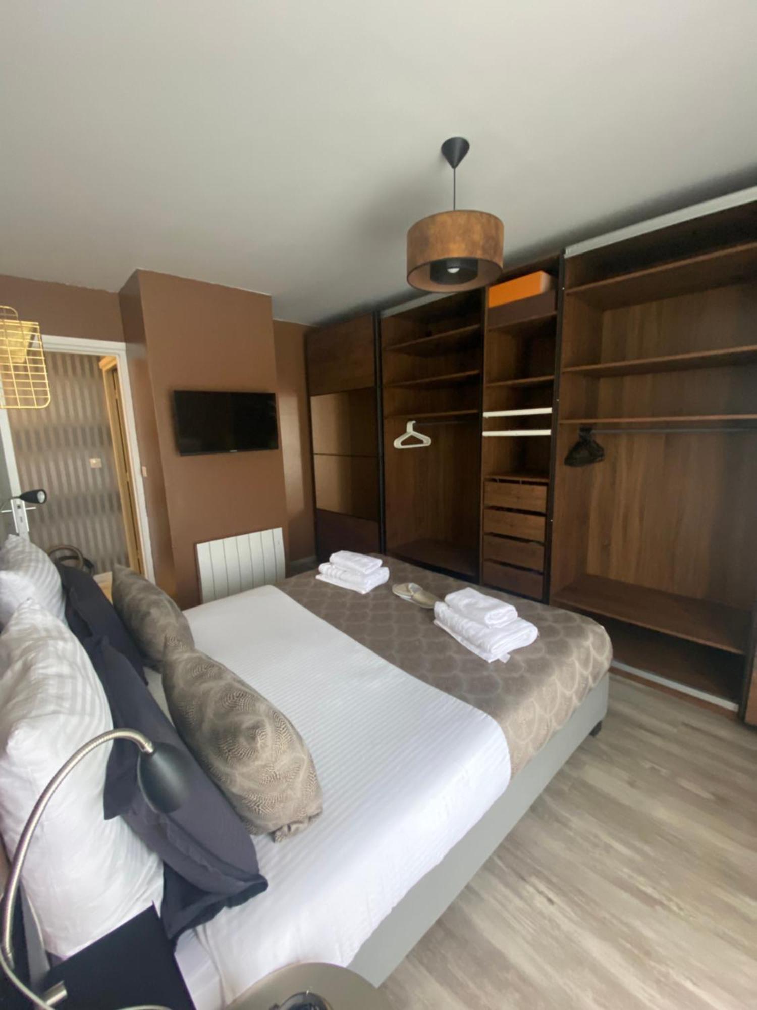 Familial 140 M2 13 *