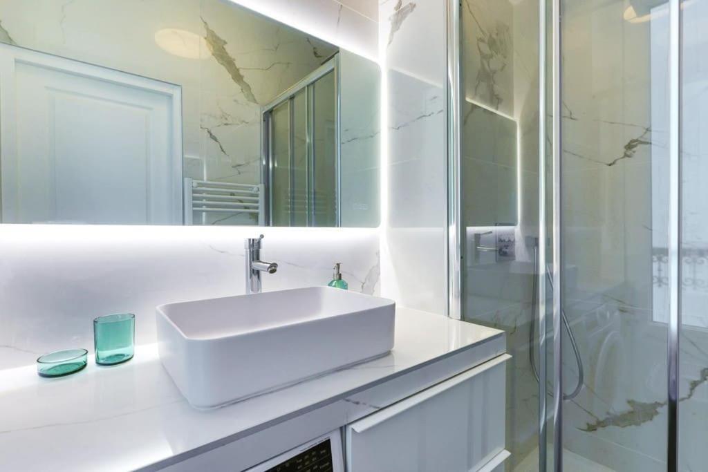 Appartement Spacieux -1bdr/4p -le Bas Montmartre