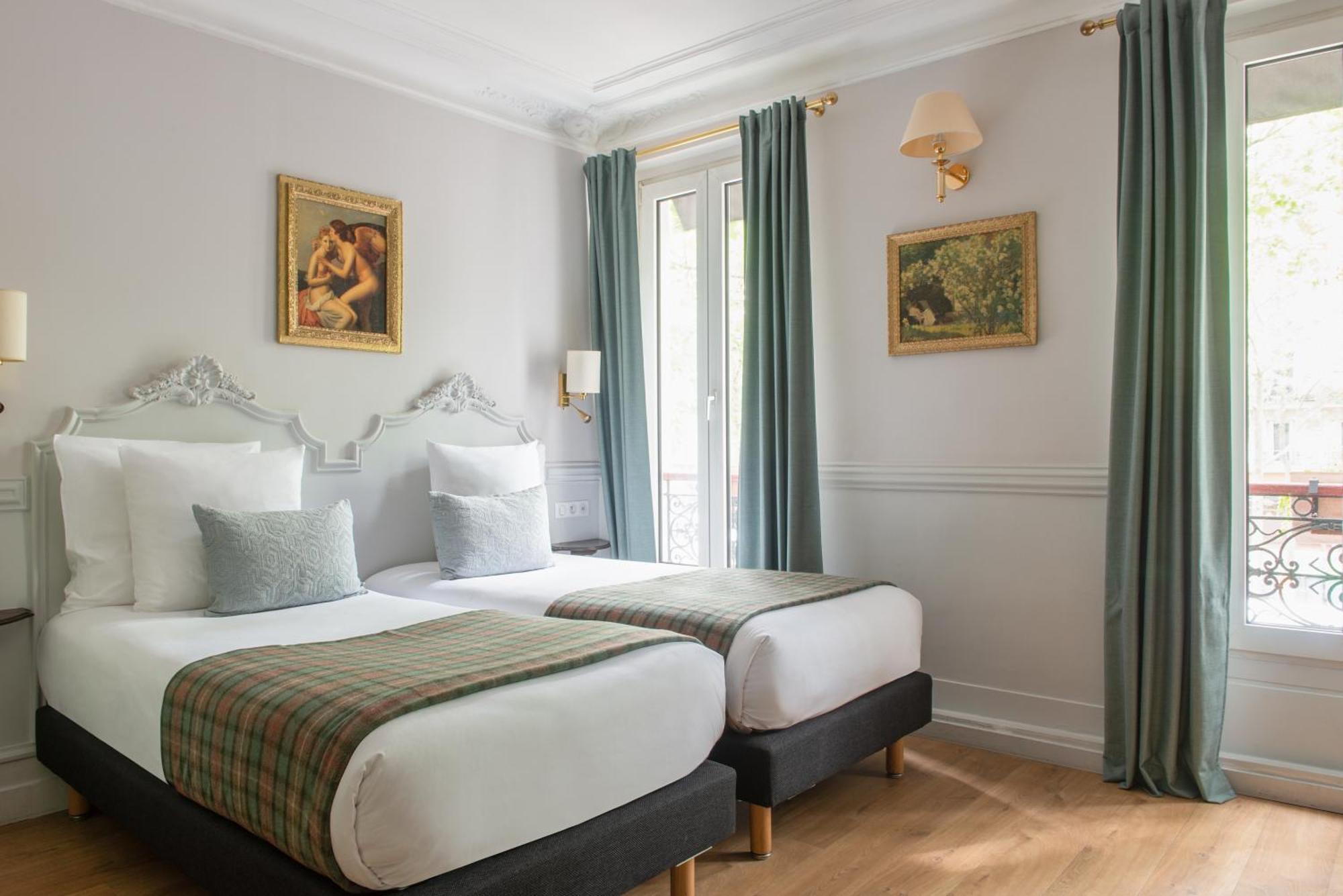 Hotel De La Porte Dorée 3*