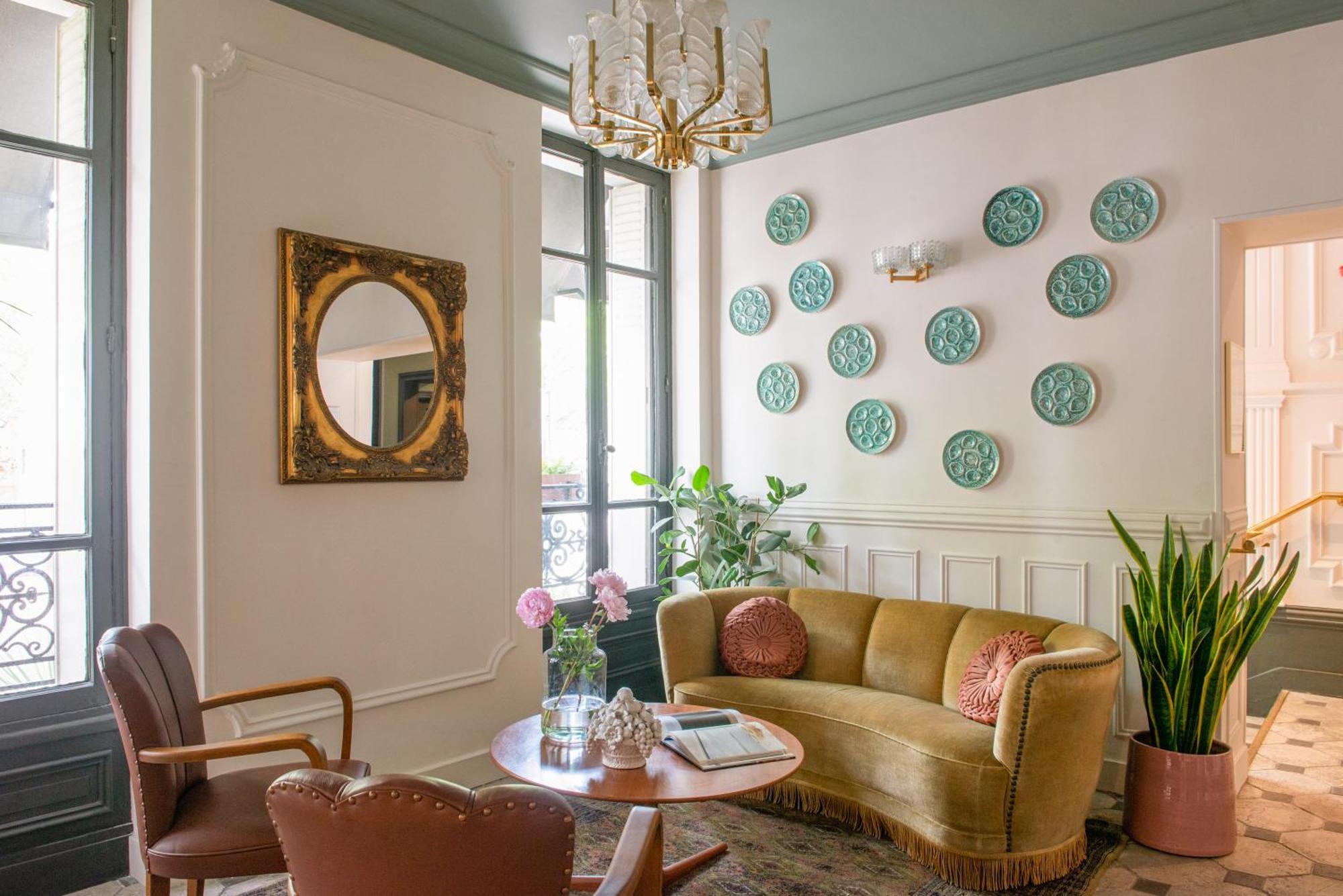 Hotel De La Porte Dorée 3*