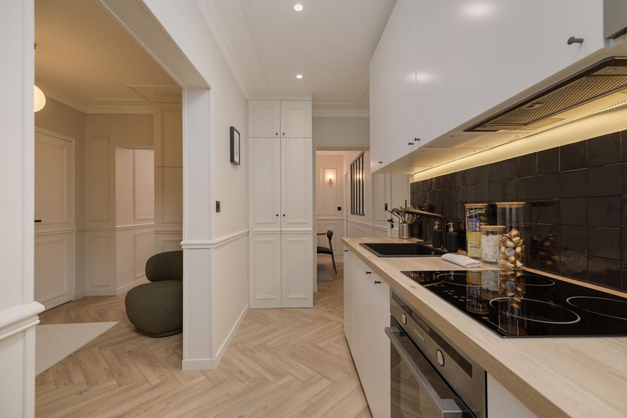 Poetic - Louvre Apartment *