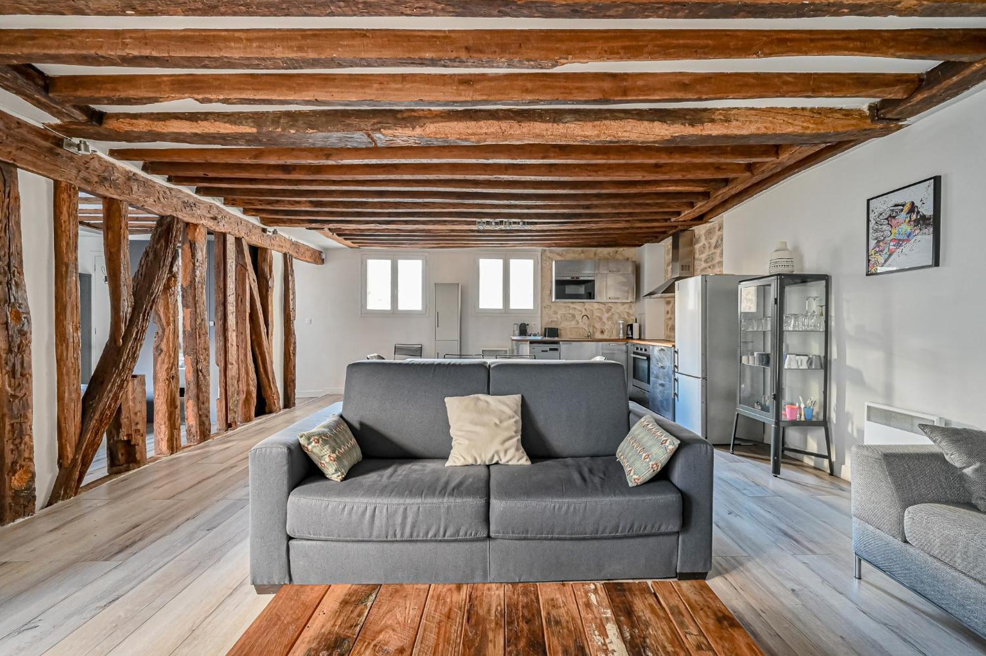 Grand 2 Pieces Typique Du Marais Appartement Paris