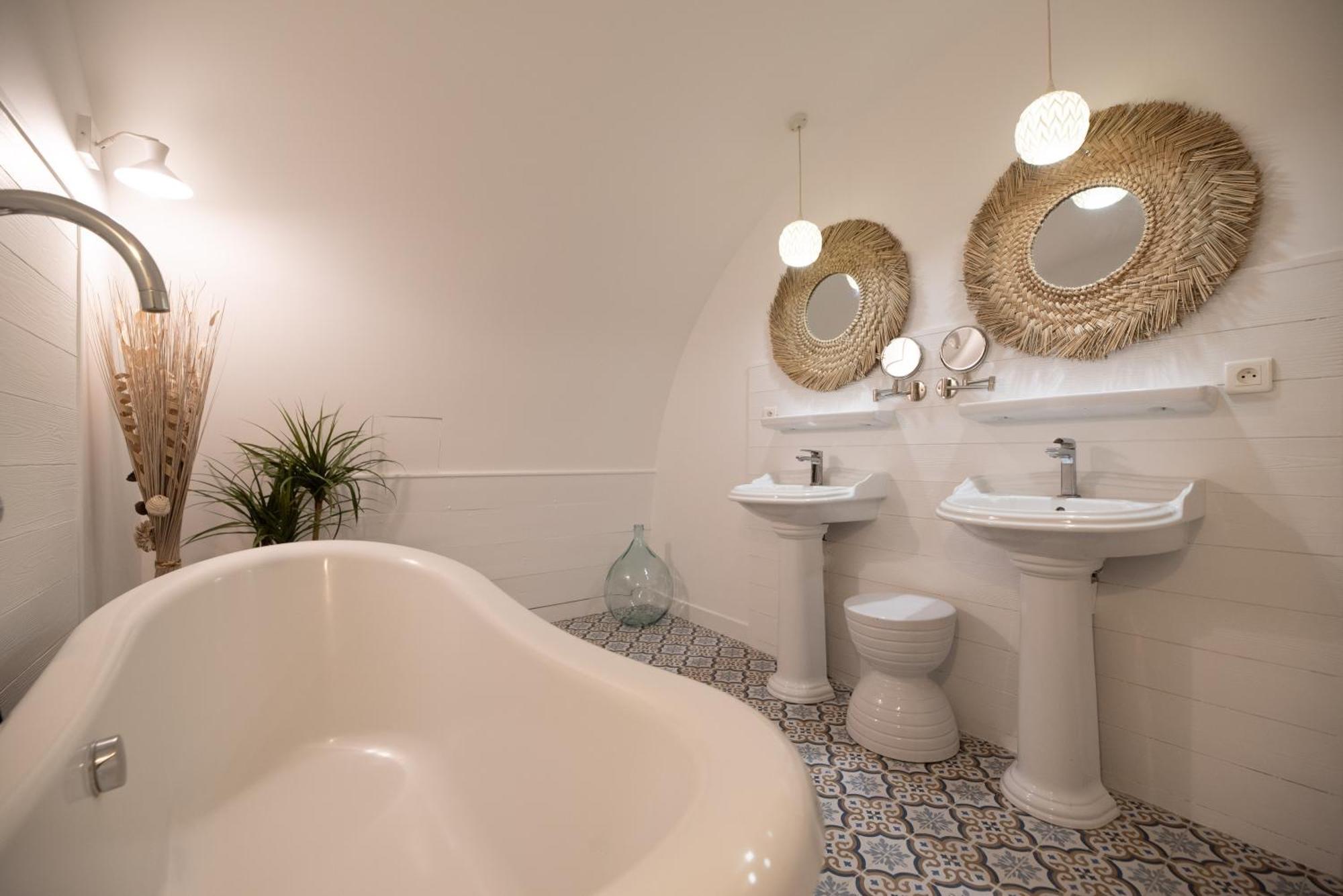 Wonderful Flat In The Marais