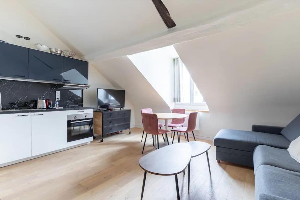 Grands Boulevards 52 Cosy 1br-4p * Paris