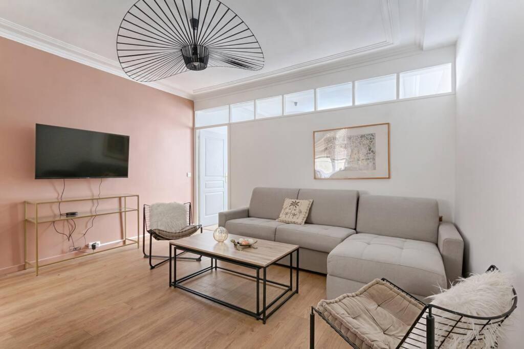 Louvre Montorgueuil Historical Center 3br-8p Apartment Paris
