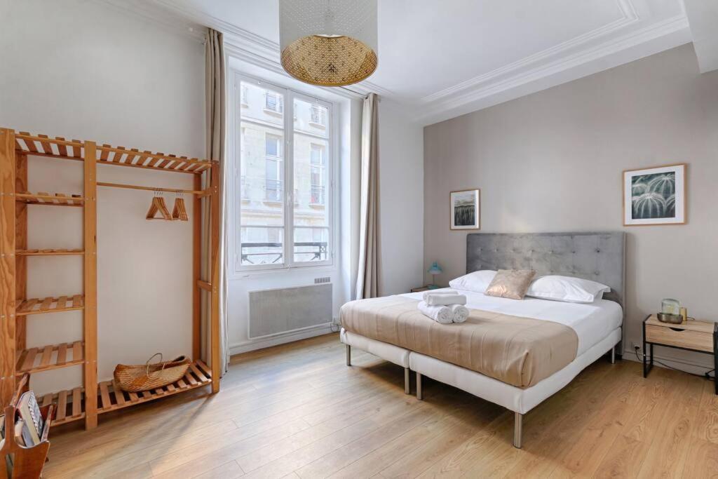 Apartment Louvre Montorgueuil Historical Center 3br-8p