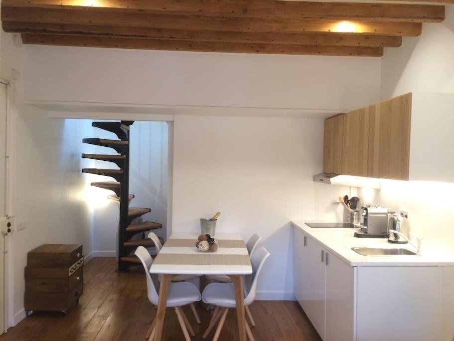 Cosy And Chic Flat In Saint Germain Paris