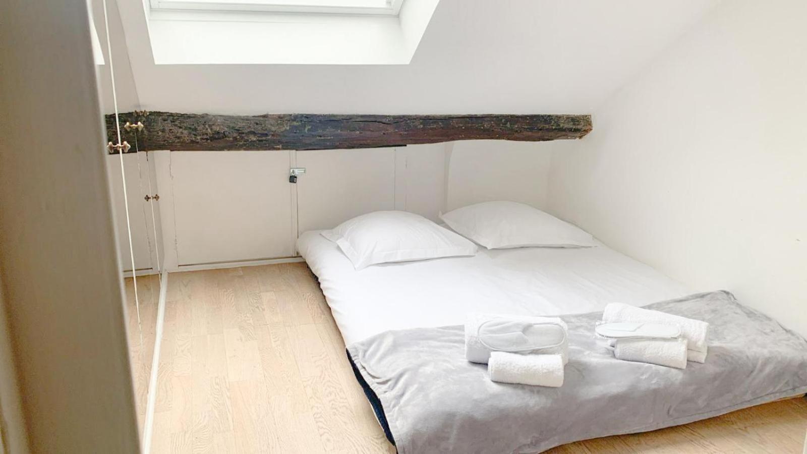 Apartment Amazing Location Only 3 Minutes From Luxembourg Gargens *