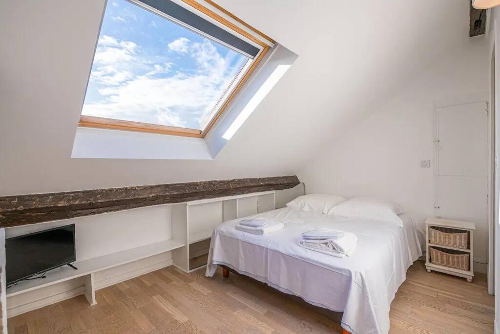 Amazing Location Only 3 Minutes From Luxembourg Gargens Apartment