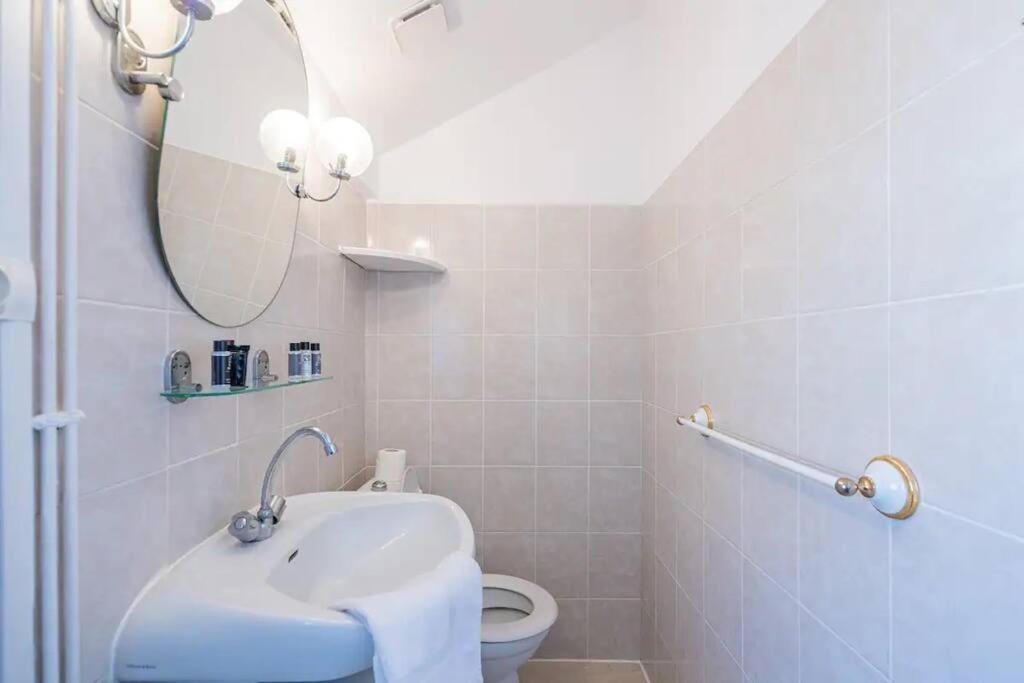 Apartment Amazing Location Only 3 Minutes From Luxembourg Gargens