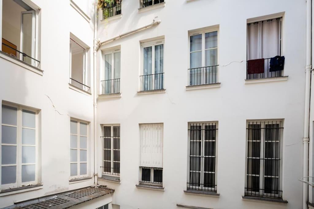 Apartment Charming - Saint Apoline Paris