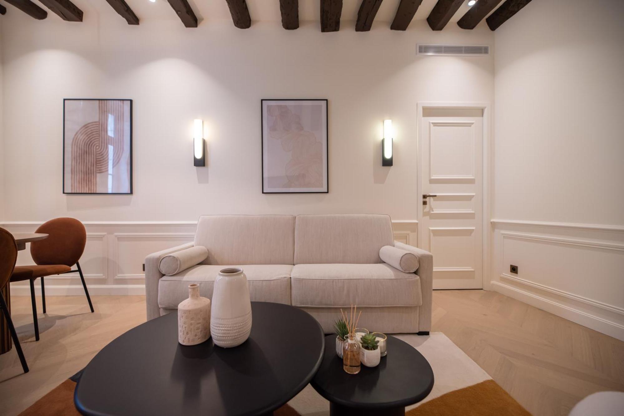 Louvre Saint Honore Apartment *