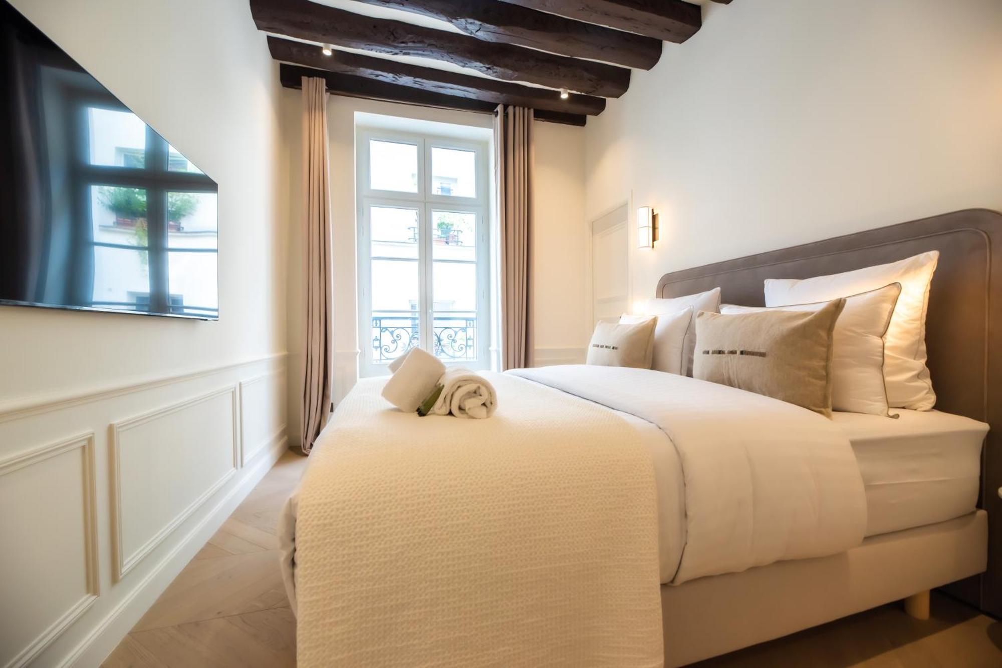 Louvre Saint Honore Apartment
