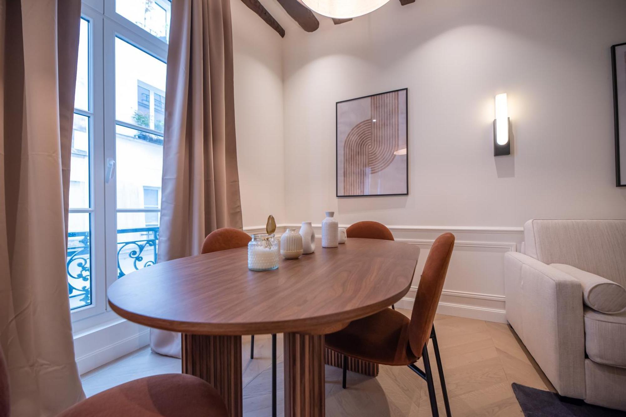 Louvre Saint Honore Apartment