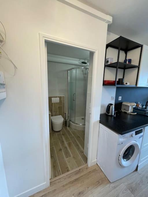 Apartment Grand Studio Amenage En T2 Paris