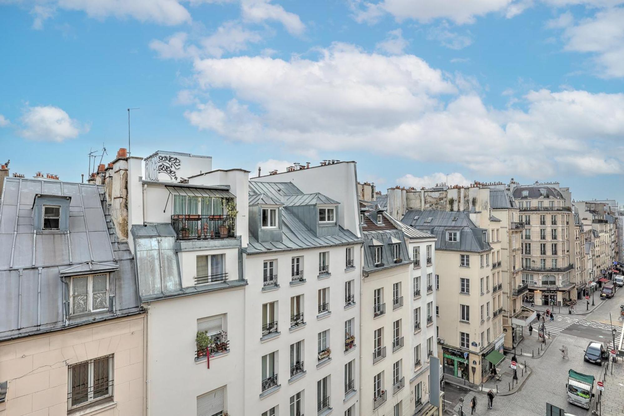 Pretty Parisian Penthouse Apartment *