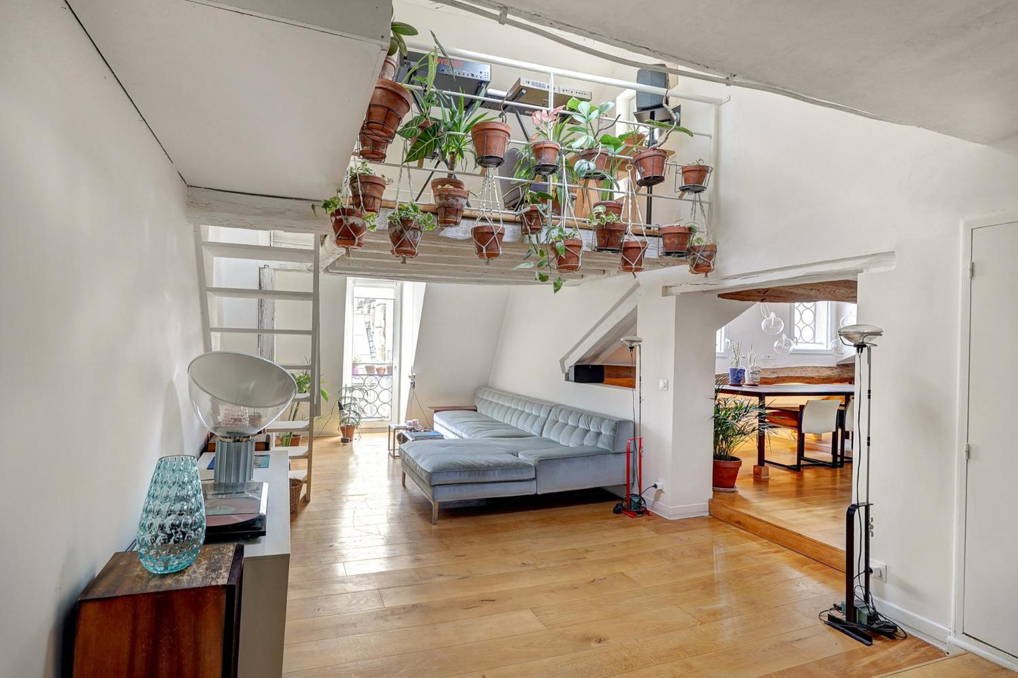 Pretty Parisian Penthouse *