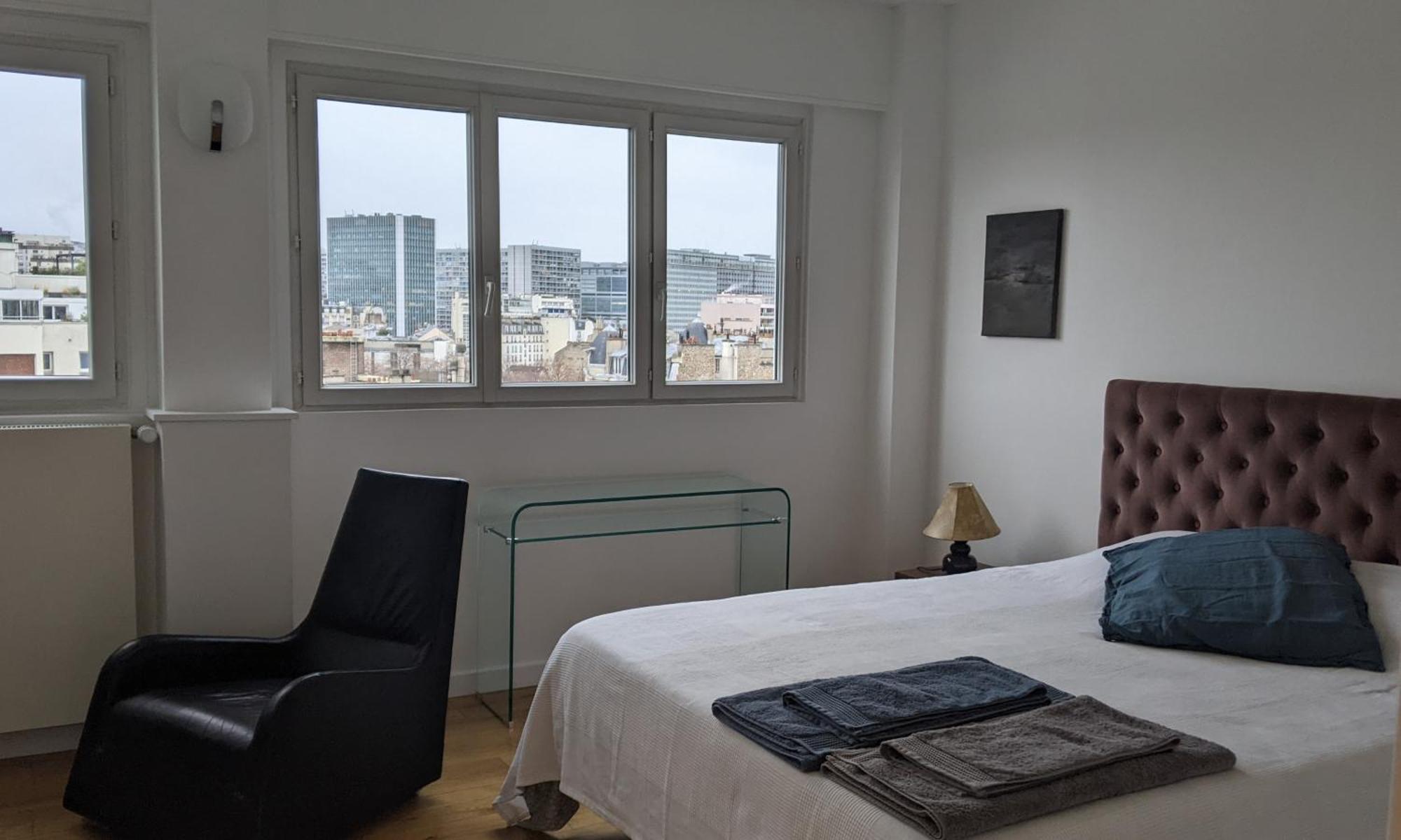 Gorgeous Penthouse Overlooking The Skyline Apartment *